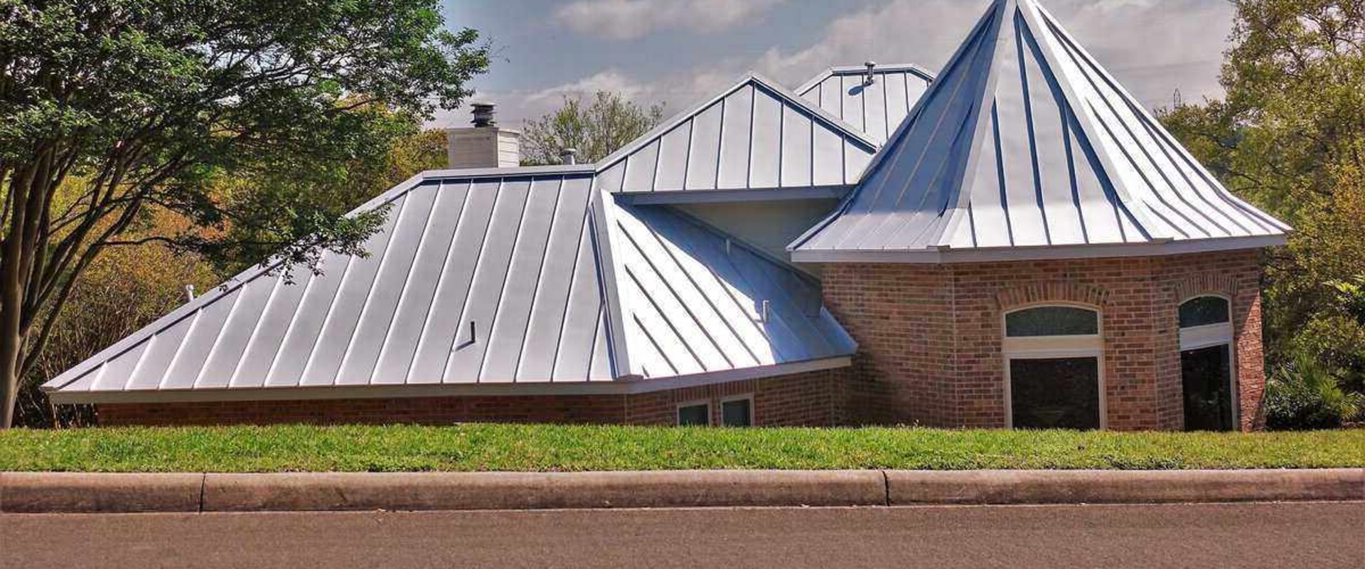 Do Metal Roofs Interfere with Cell Service? A Comprehensive Guide